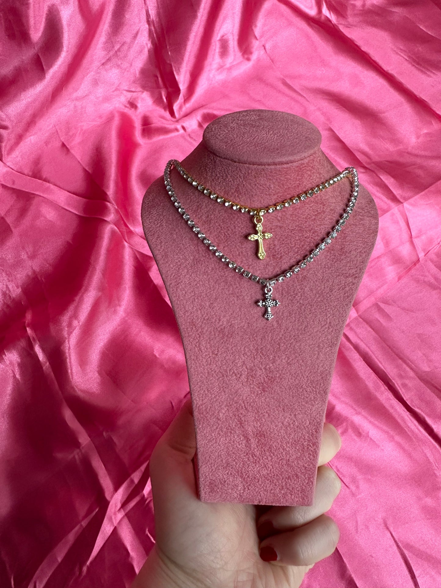 Cross pendant necklace