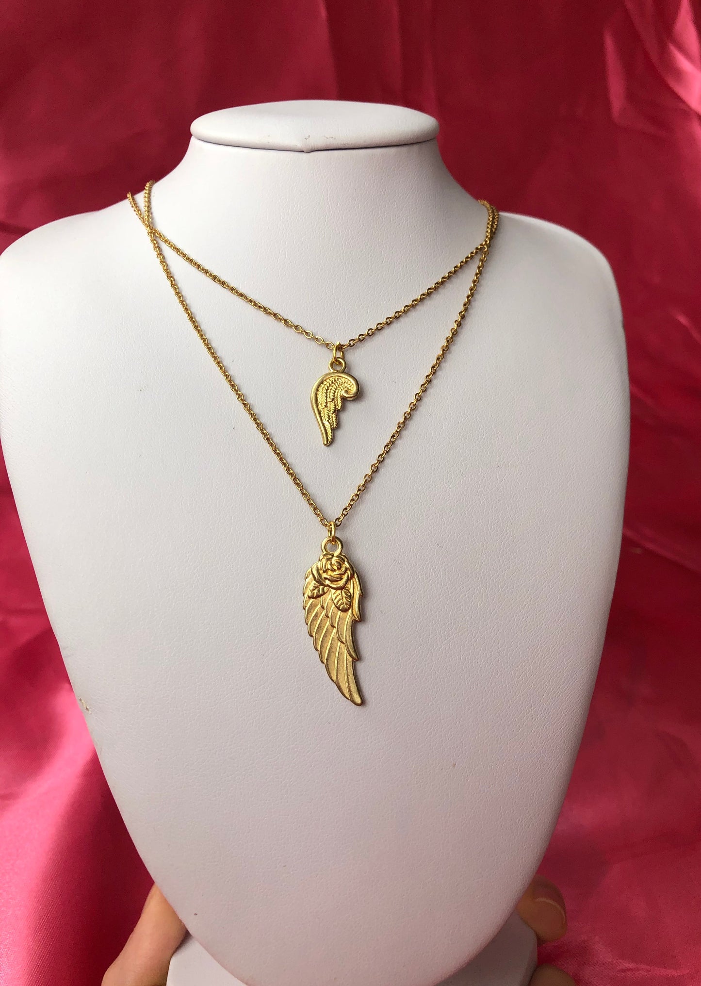 Single angel wing necklace