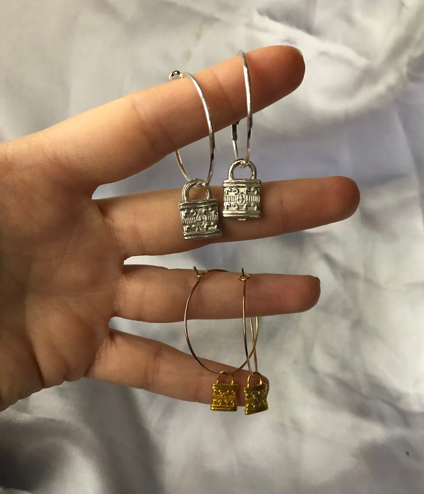 Lock hoops