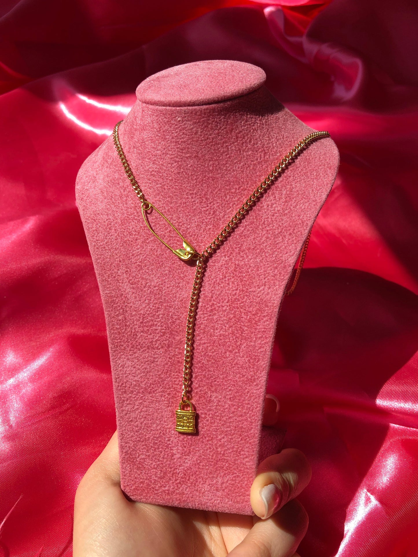 Pin lock necklace