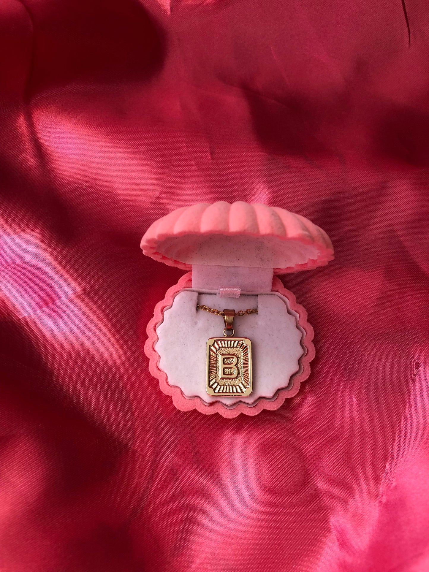 Letter pendant necklace
