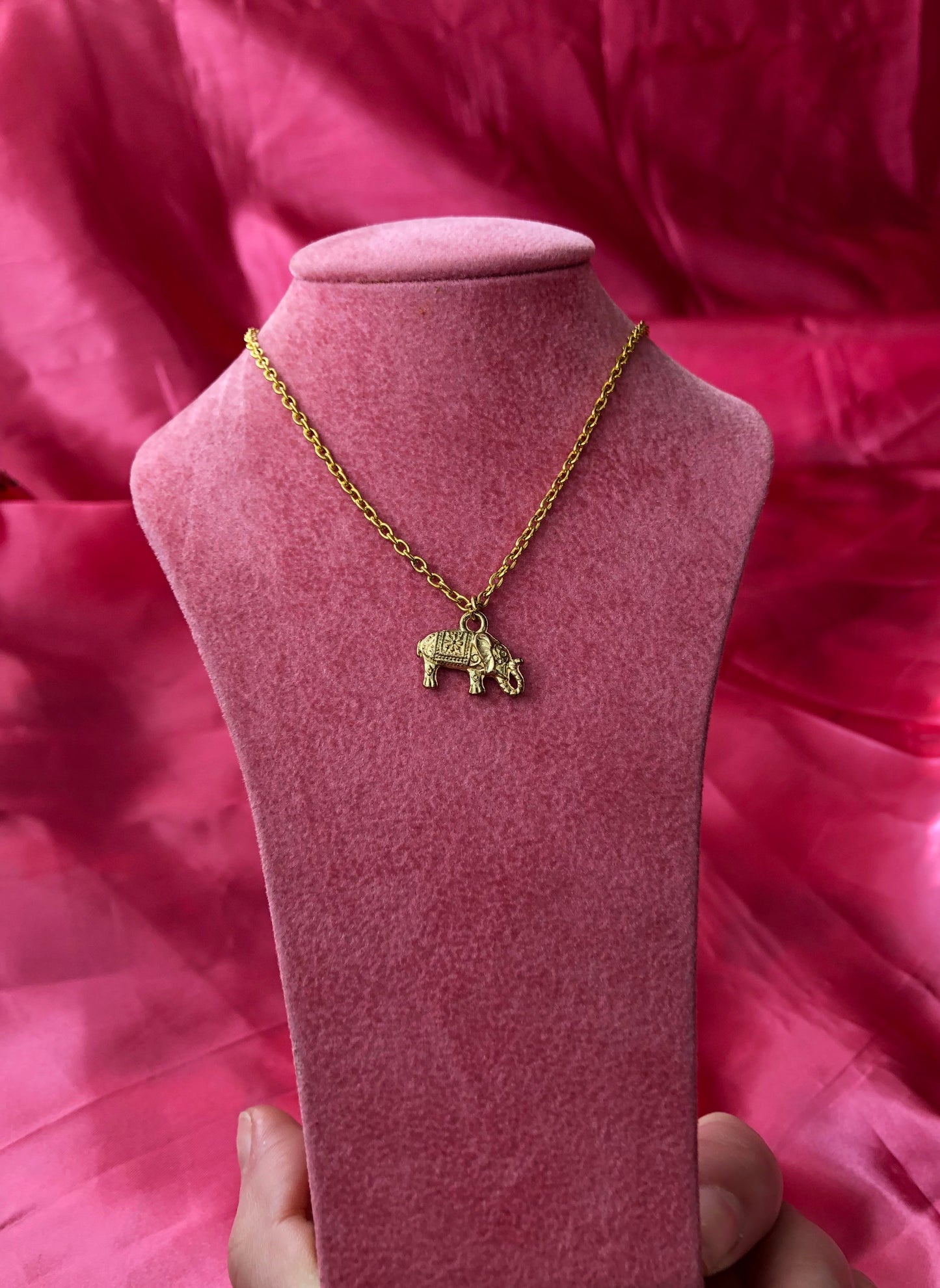 Elephant pendant necklace