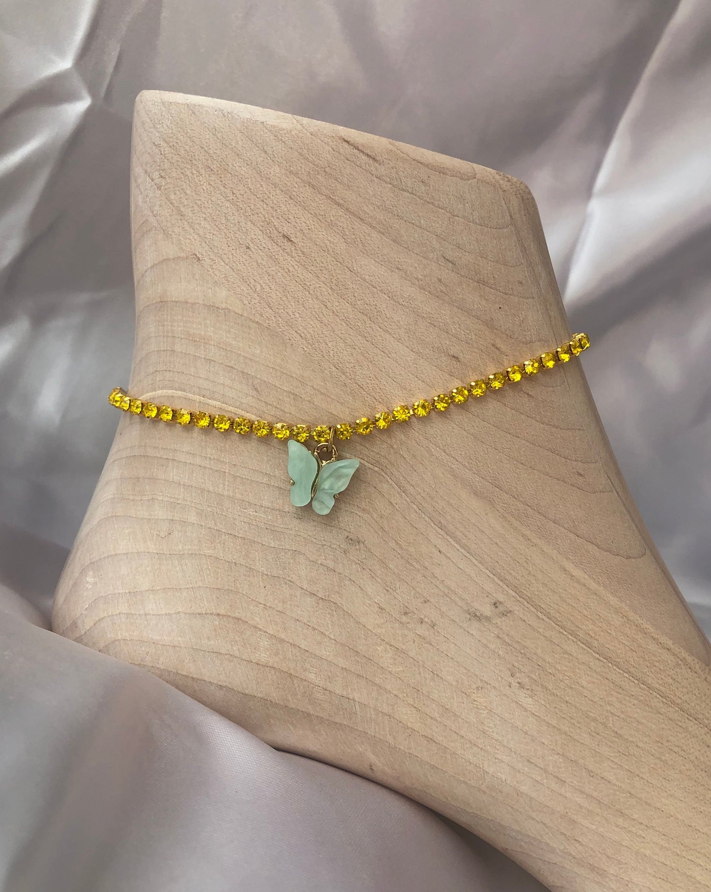 Rhinestone mariposa anklet