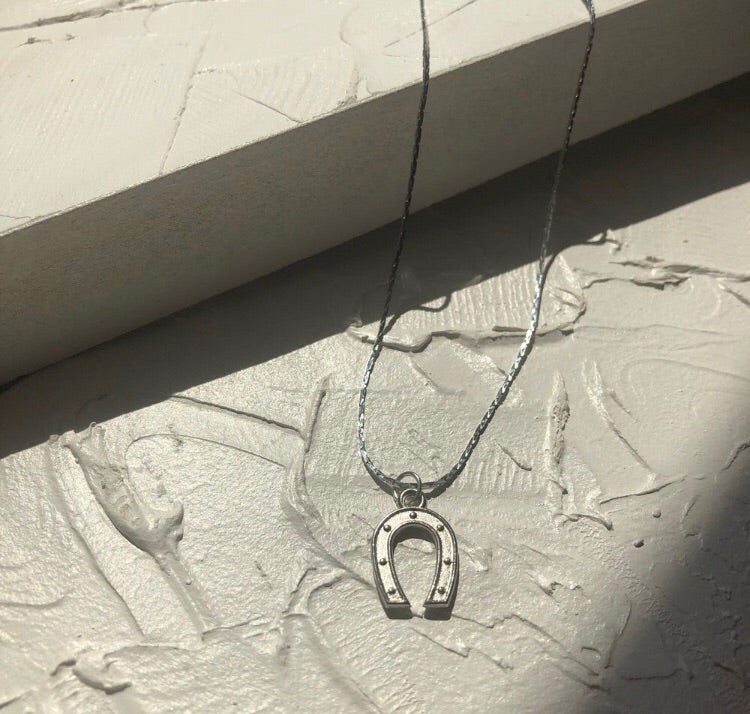 Horseshoe necklace - Icegoldbyvee