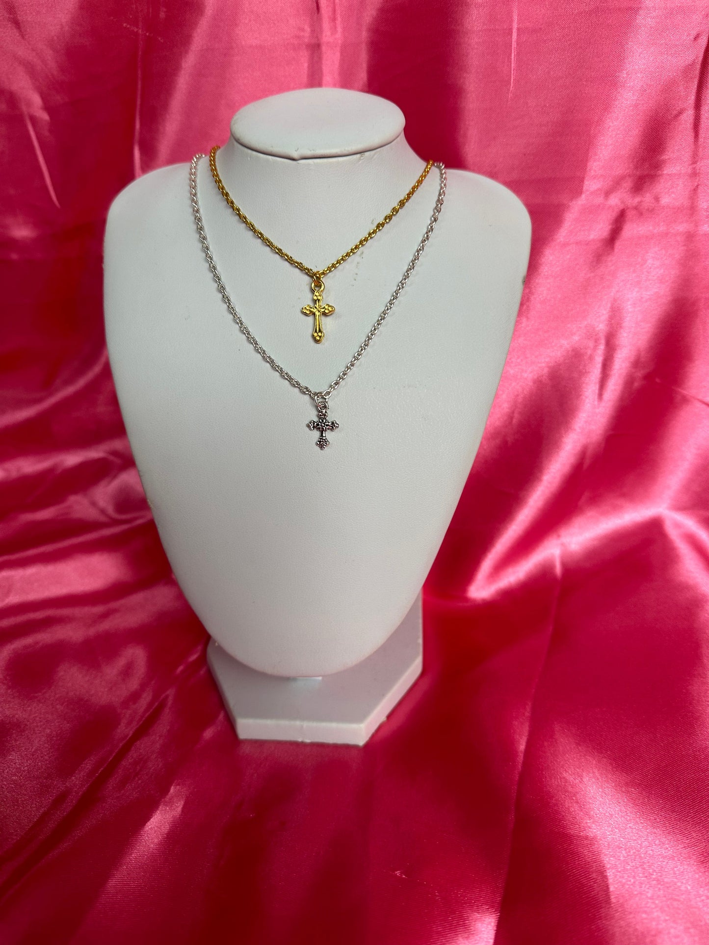 Cross pendant necklace