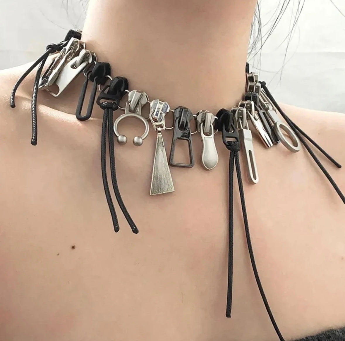 Zip necklace
