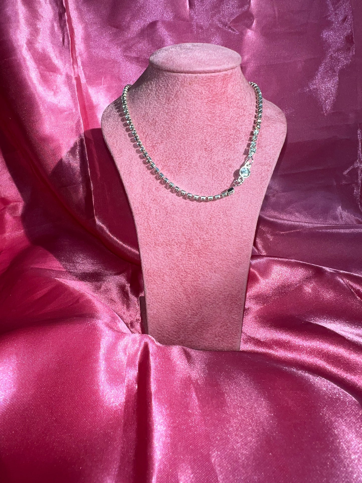 Small crystal pendant necklace