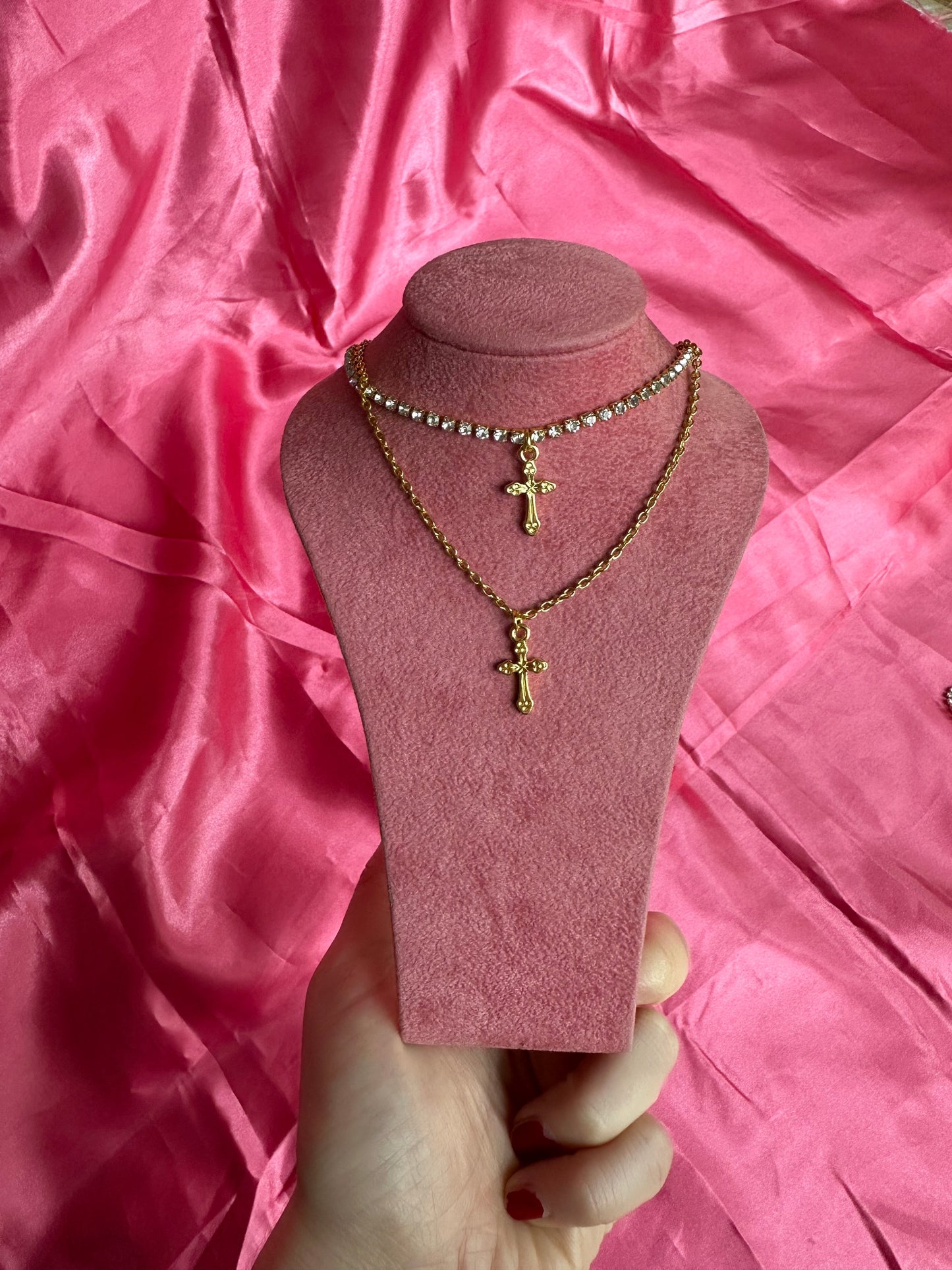 Cross pendant necklace