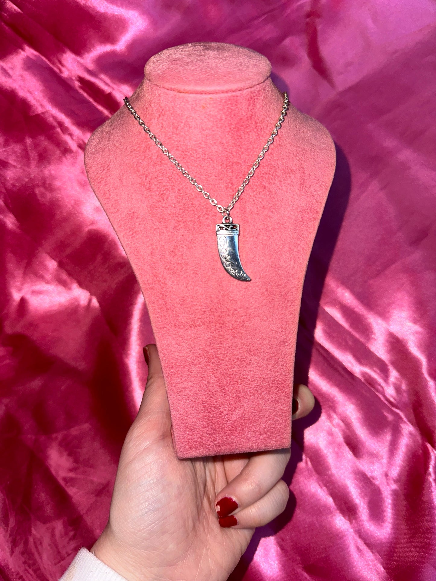 Silver horn necklace