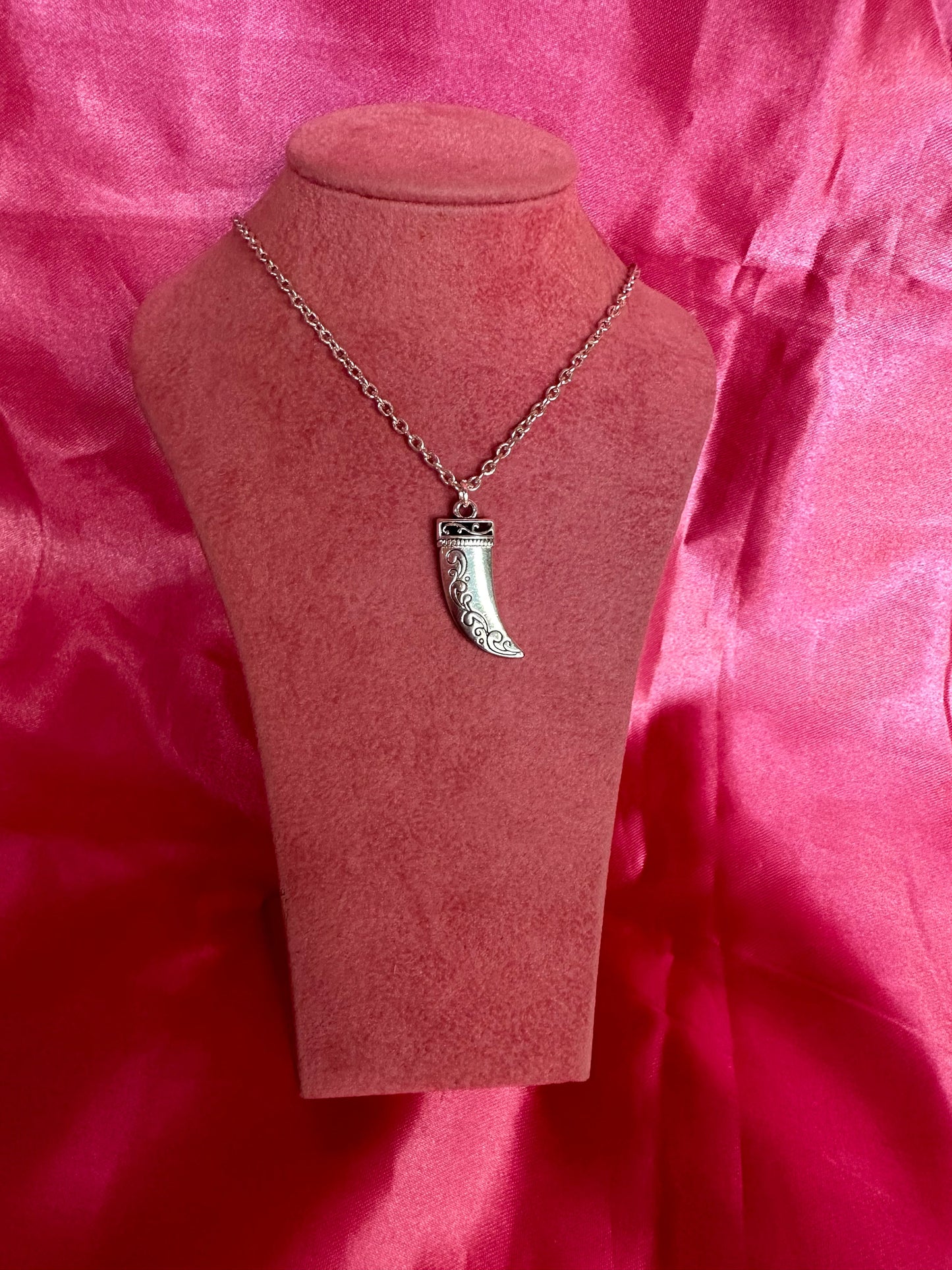 Silver horn necklace