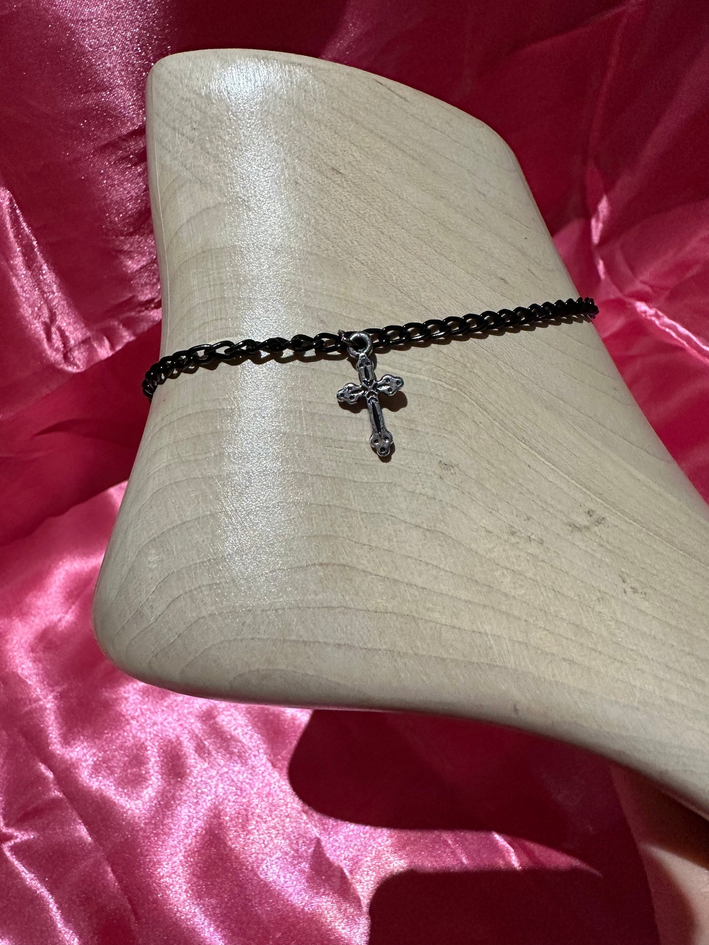 Icegoldbyvee cross anklet featuring a delicate chain and small cross charm, perfect for adding subtle elegance to ankle jewelry.