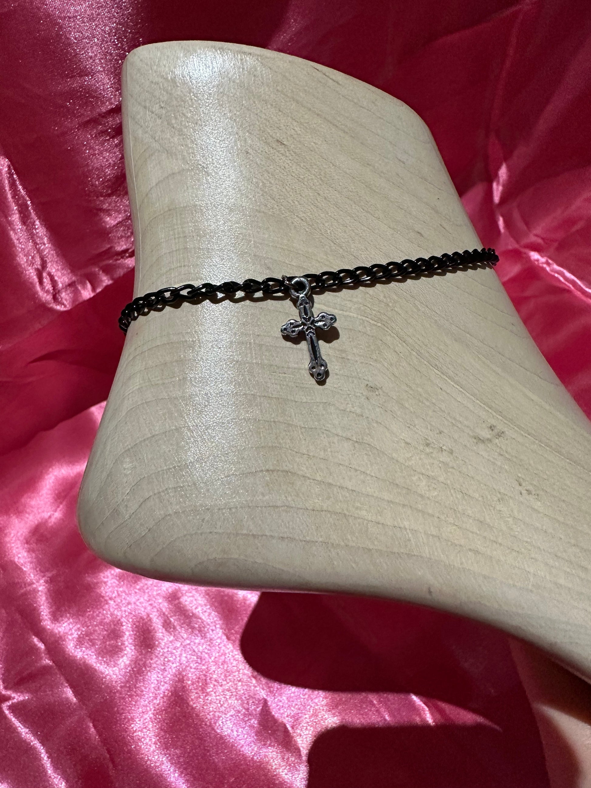 Icegoldbyvee cross anklet featuring a delicate chain and small cross charm, perfect for adding subtle elegance to ankle jewelry.