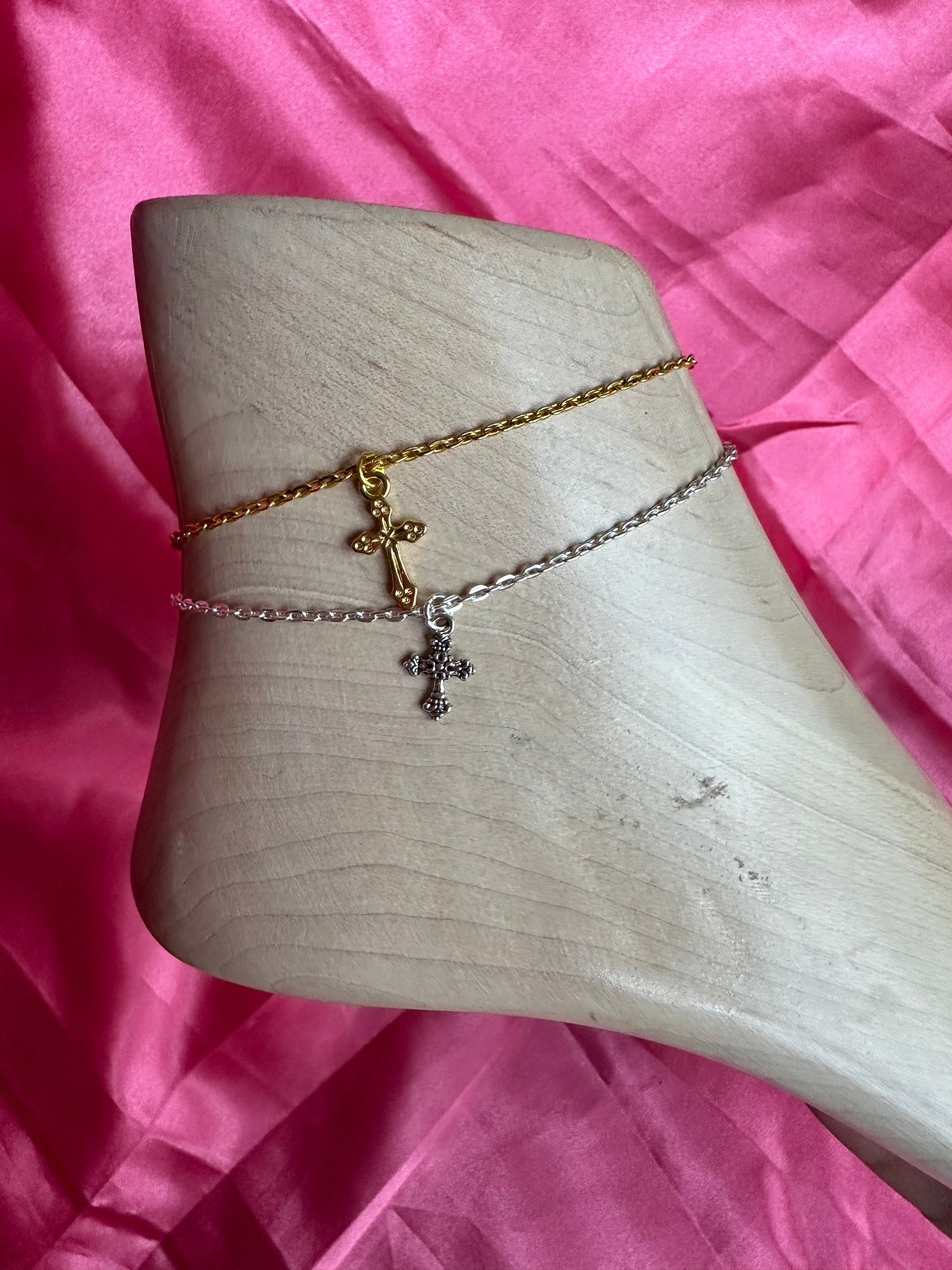 Cross pendant anklet