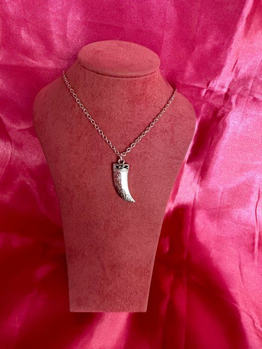 Silver horn necklace