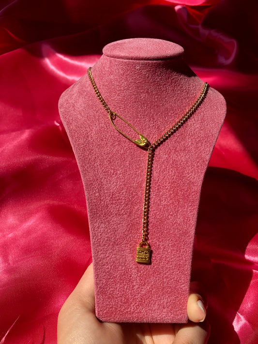 Pin lock necklace