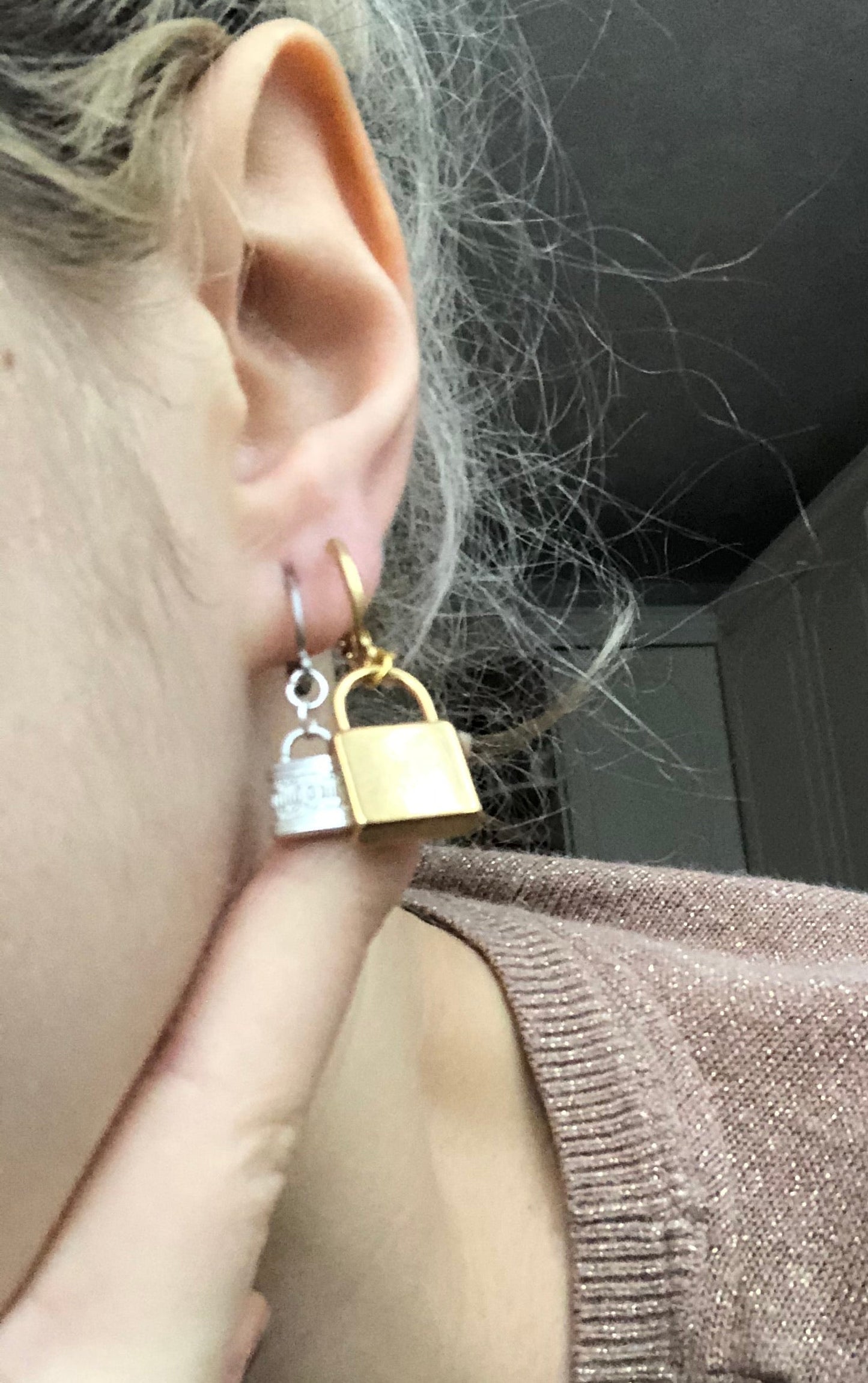 Pendant huggies IV