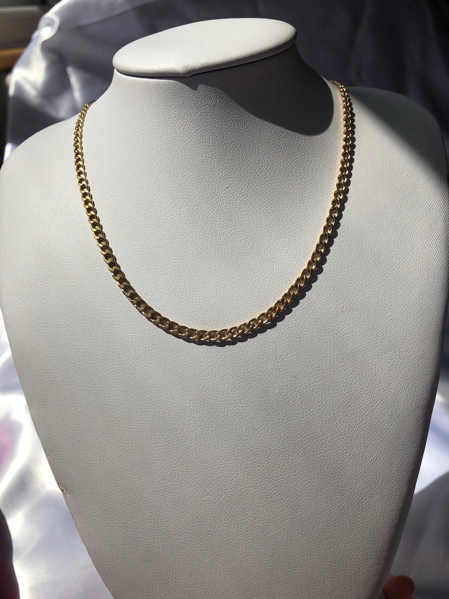 Curb chain