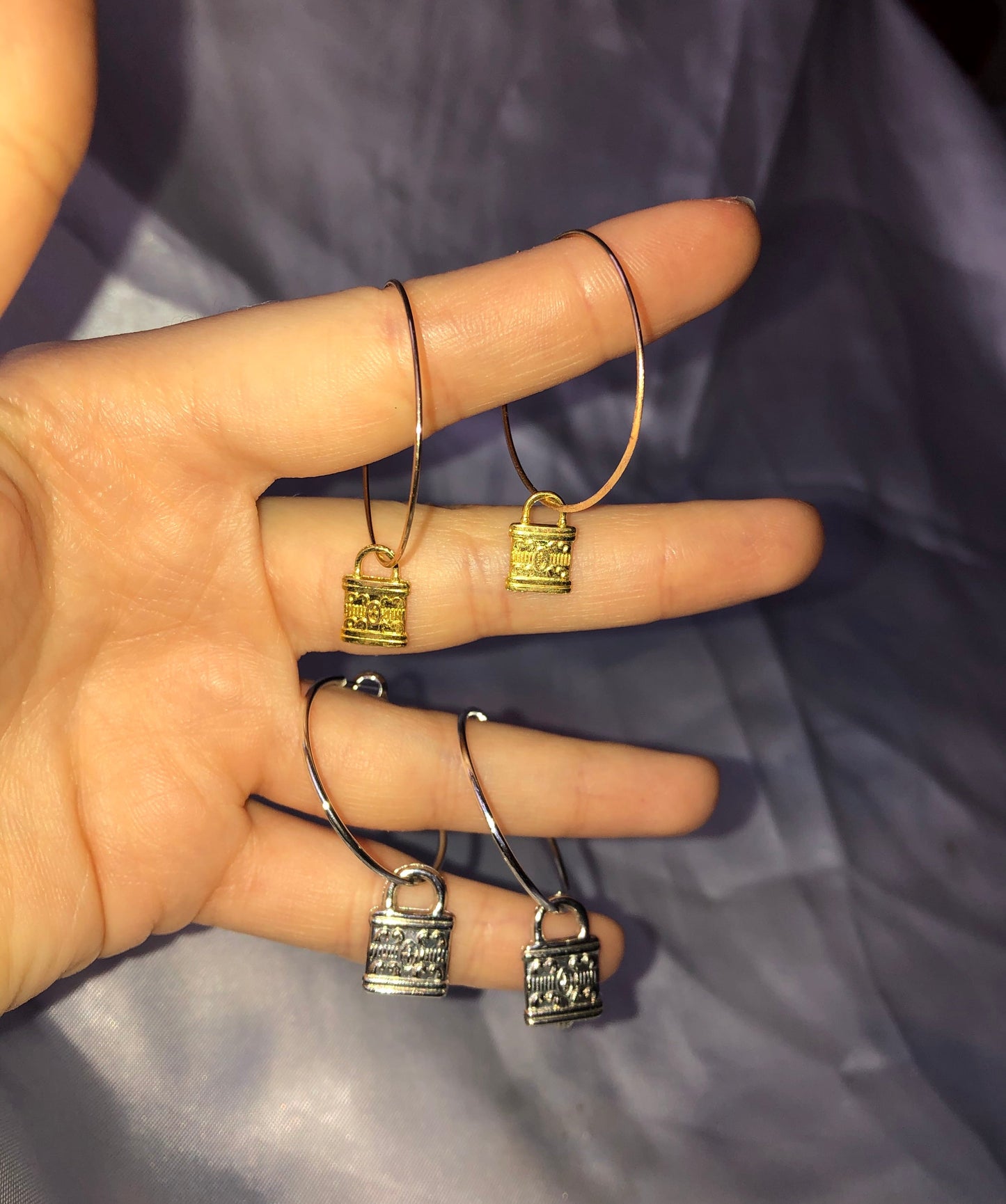 Lock hoops