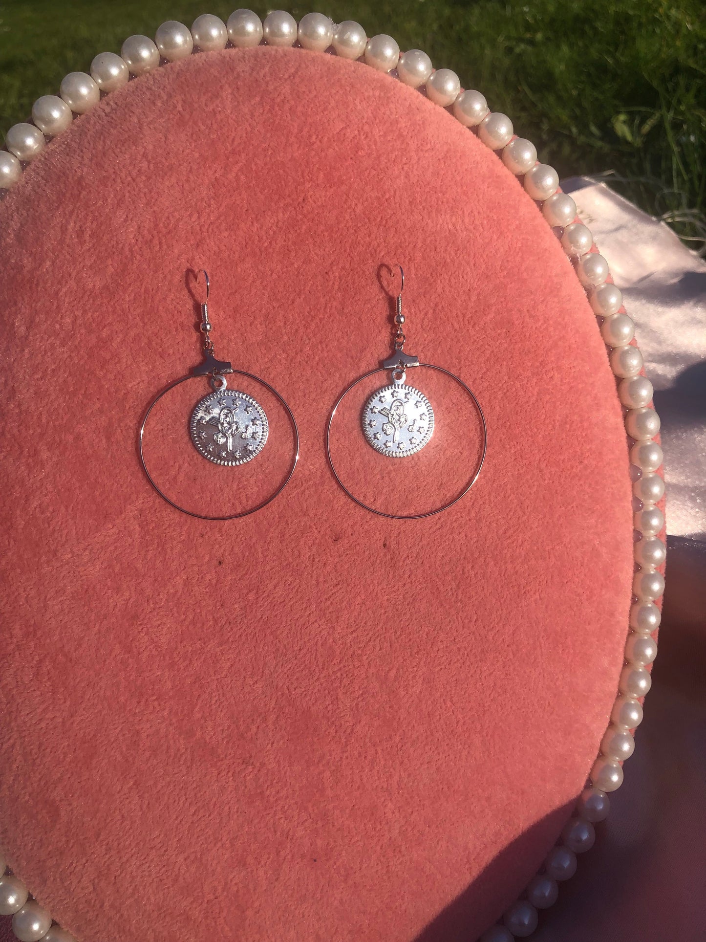 Coin middle hoop earrings