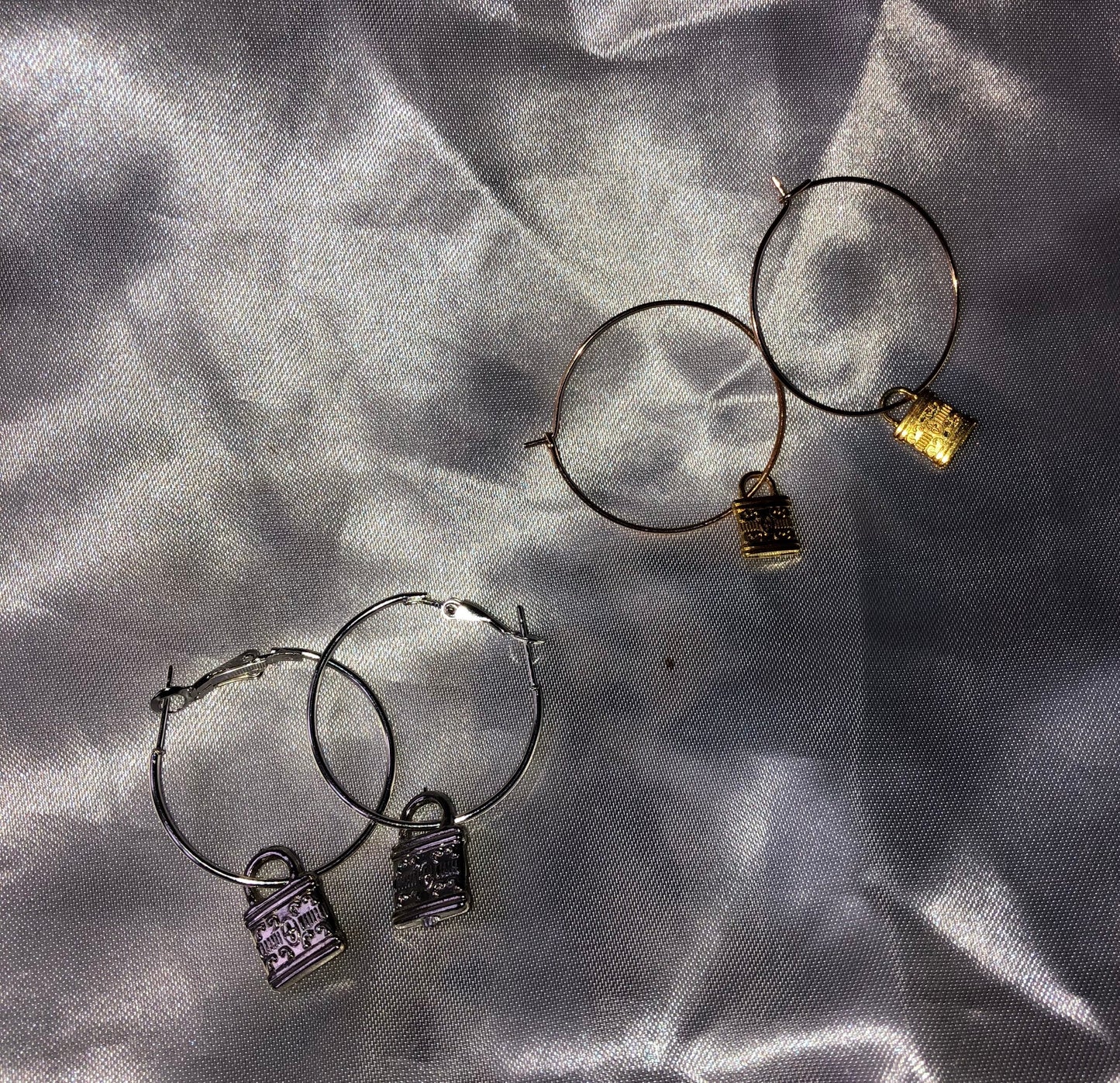 Lock hoops
