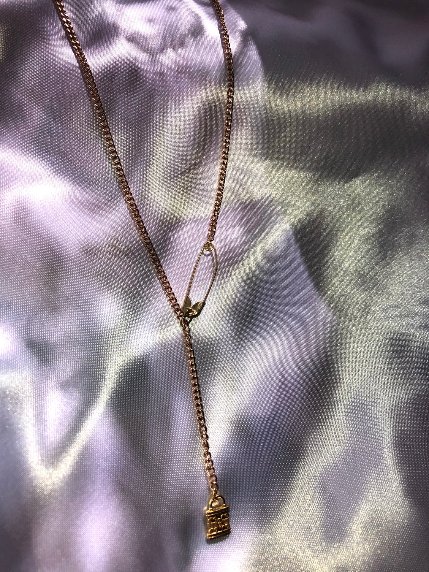 Pin lock necklace