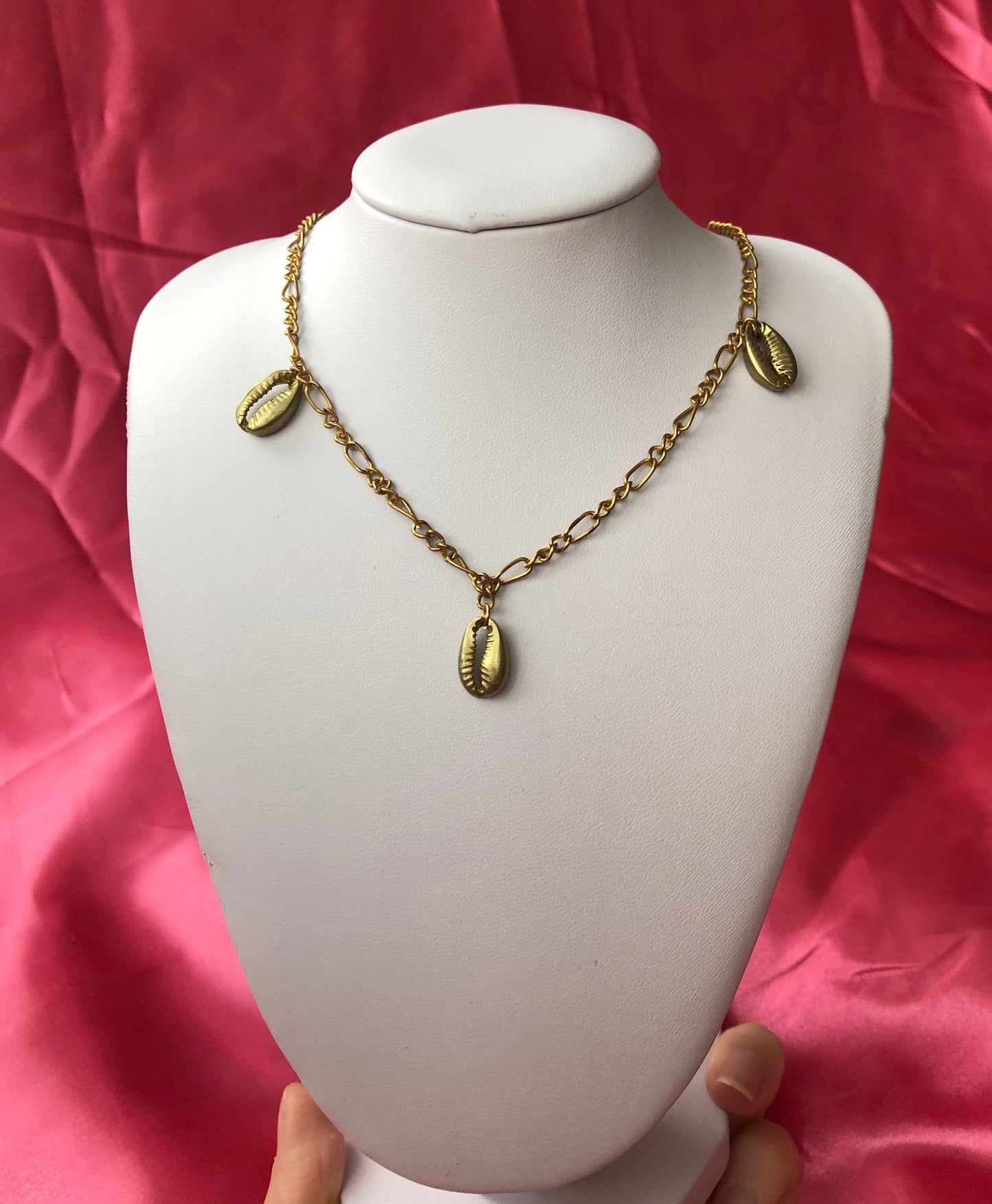 Seashell pendant necklace
