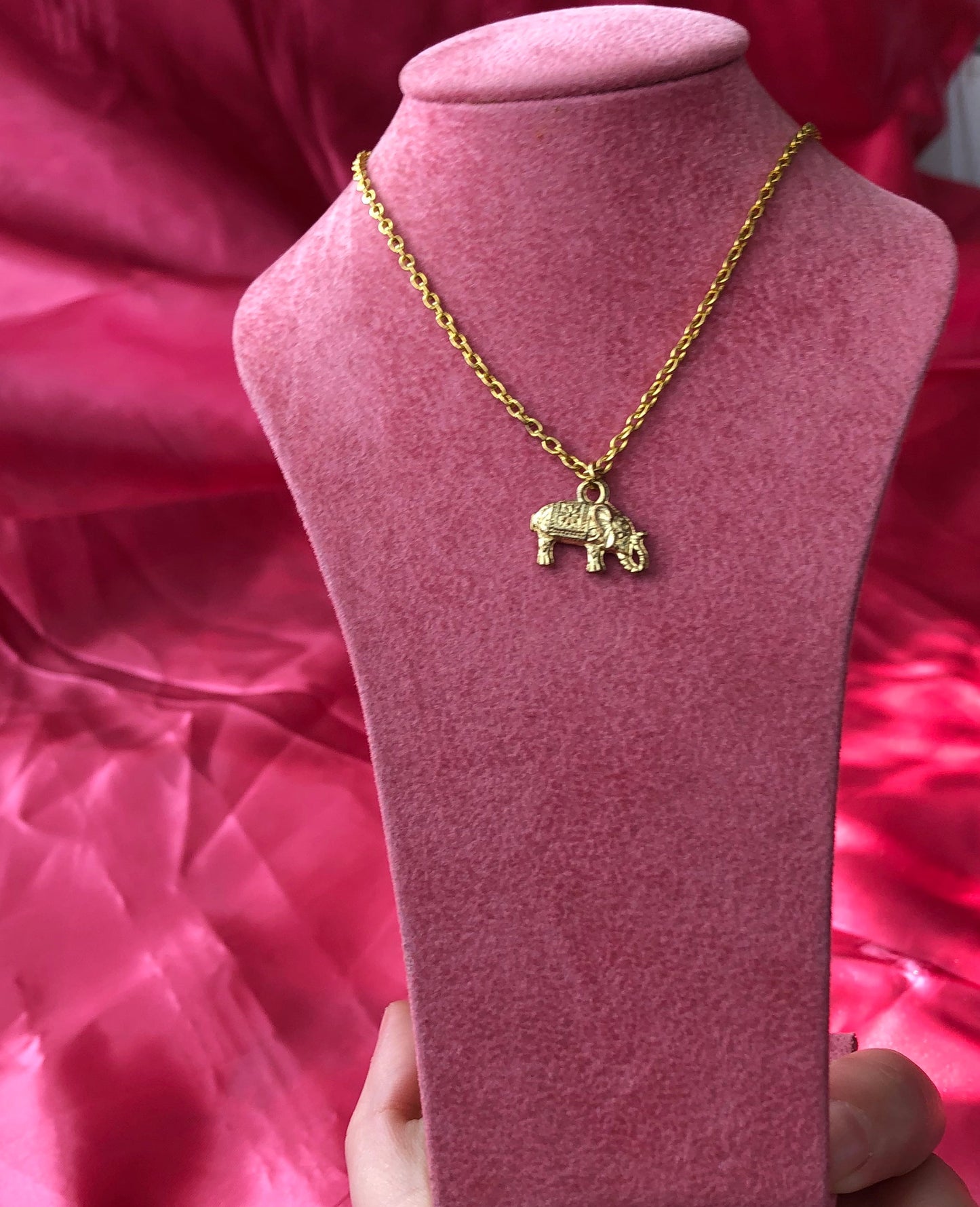 Elephant pendant necklace