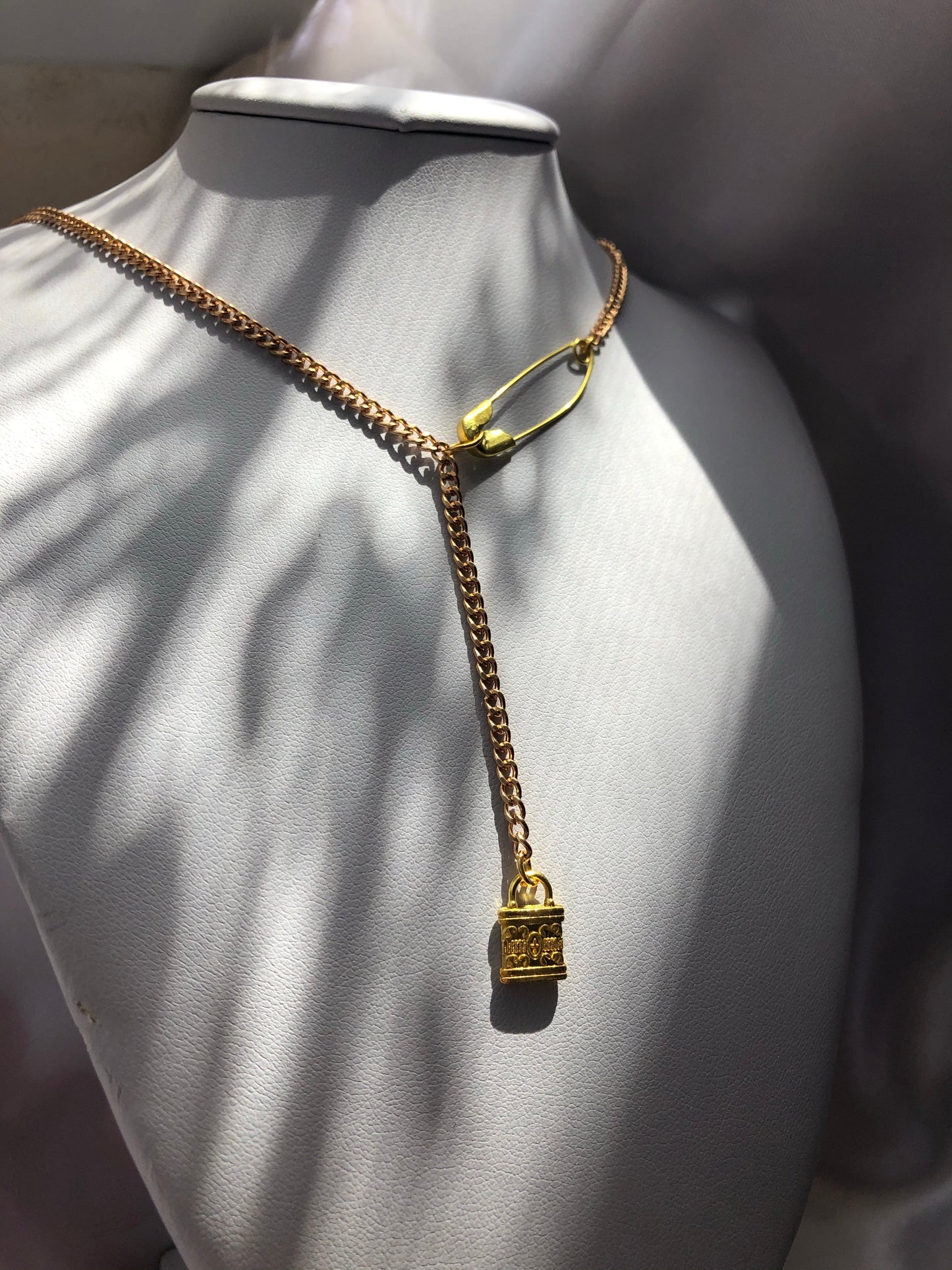 Pin lock necklace