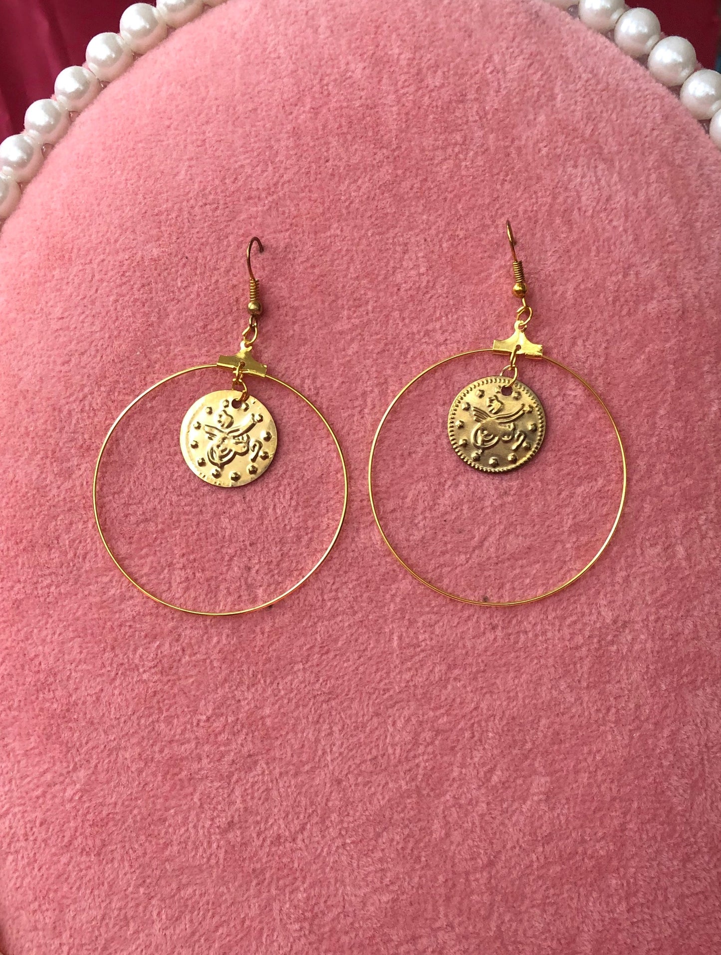 Coin middle hoop earrings