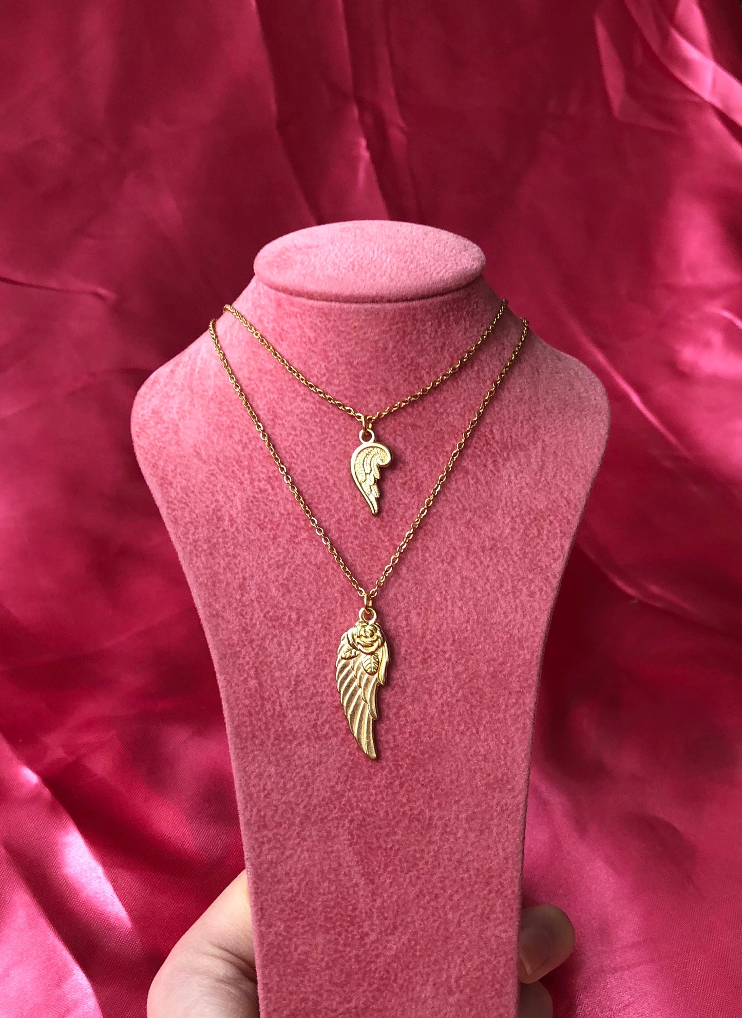 Single angel wing necklace
