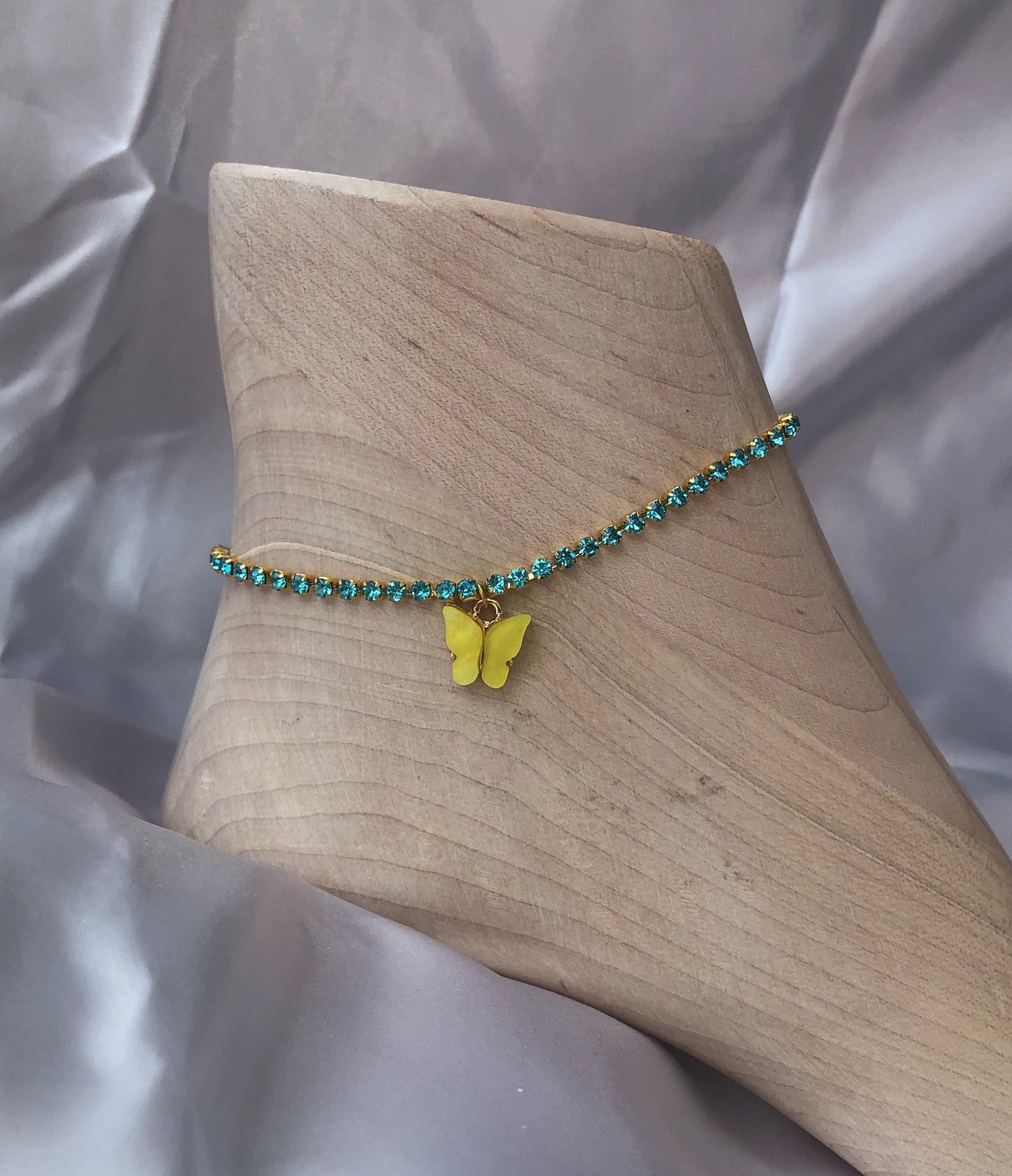 Rhinestone mariposa anklet