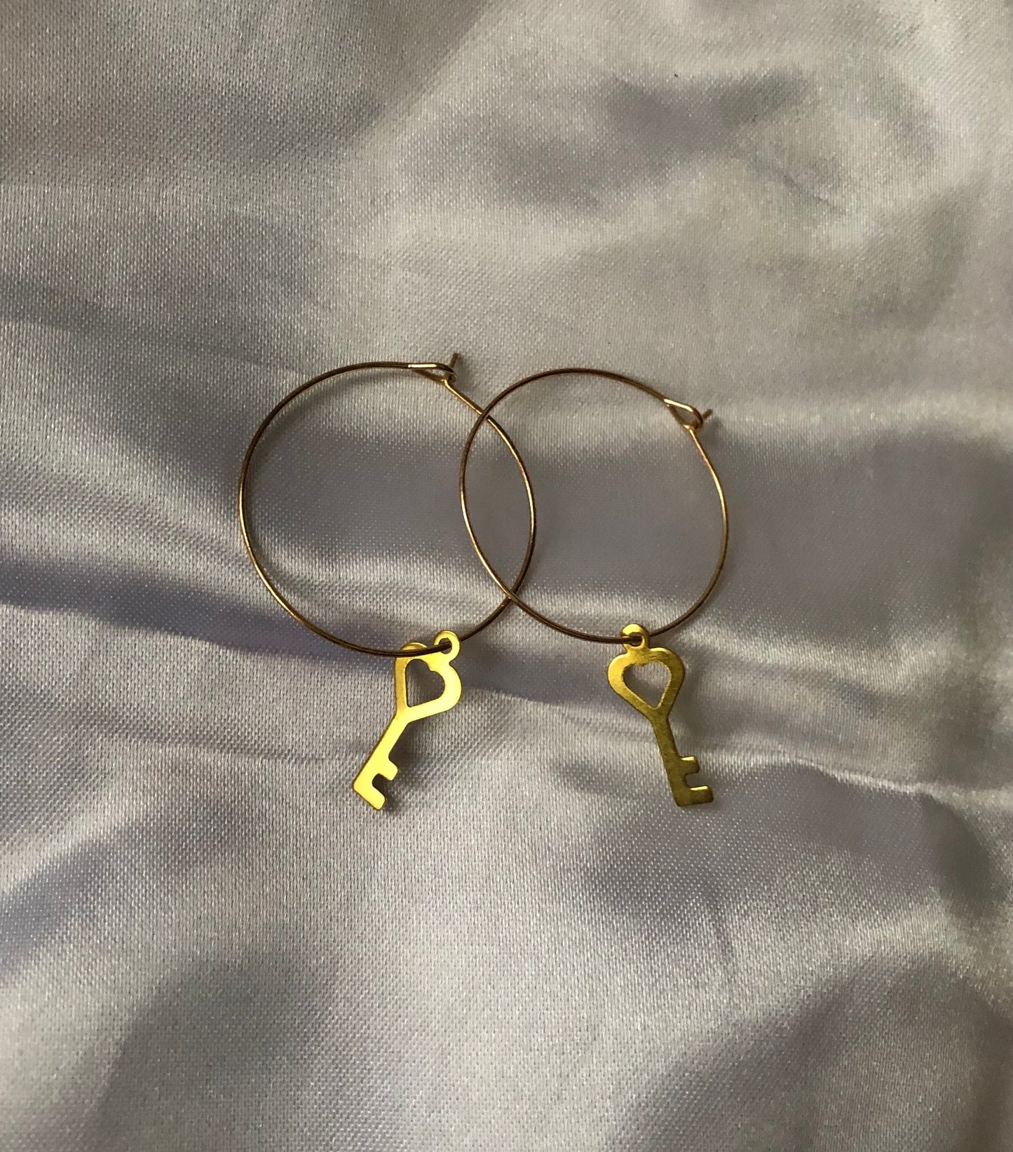Love key/flamingo pendant hoops