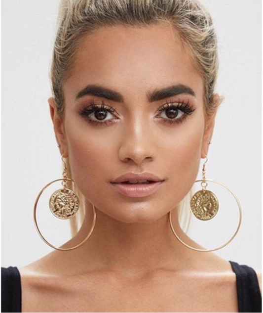 Coin middle hoop earrings