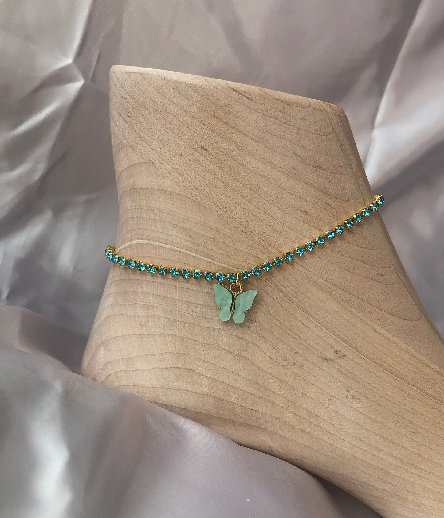 Rhinestone mariposa anklet