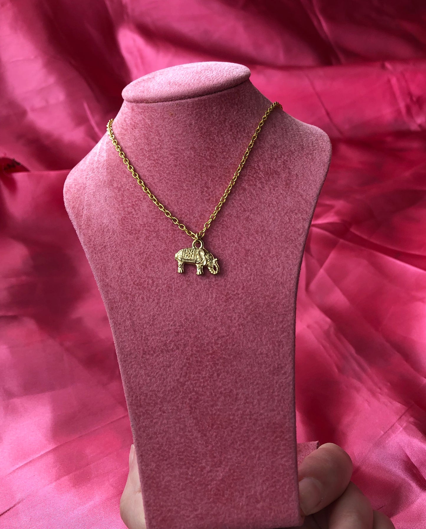Elephant pendant necklace