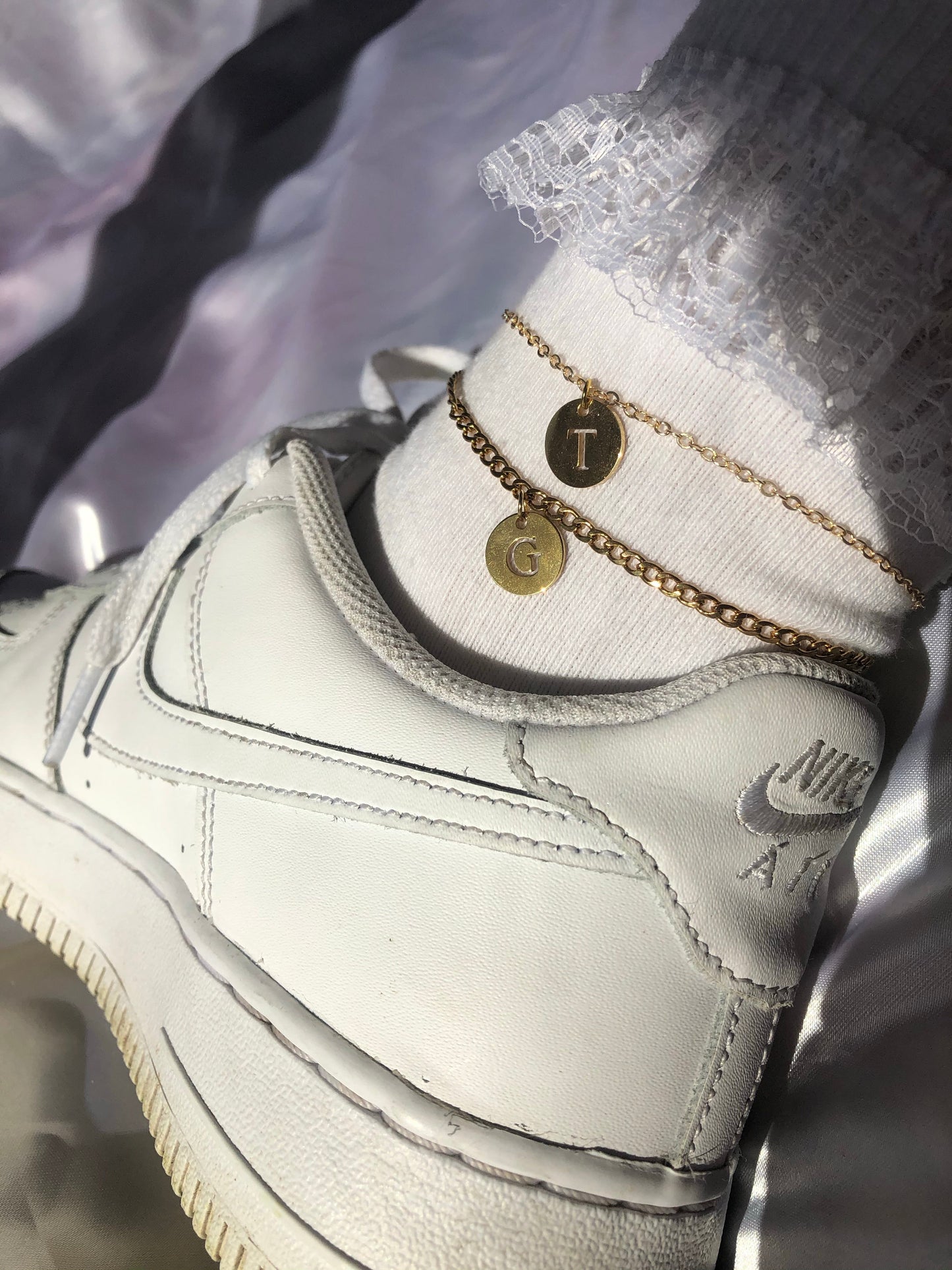 Circle letter anklet