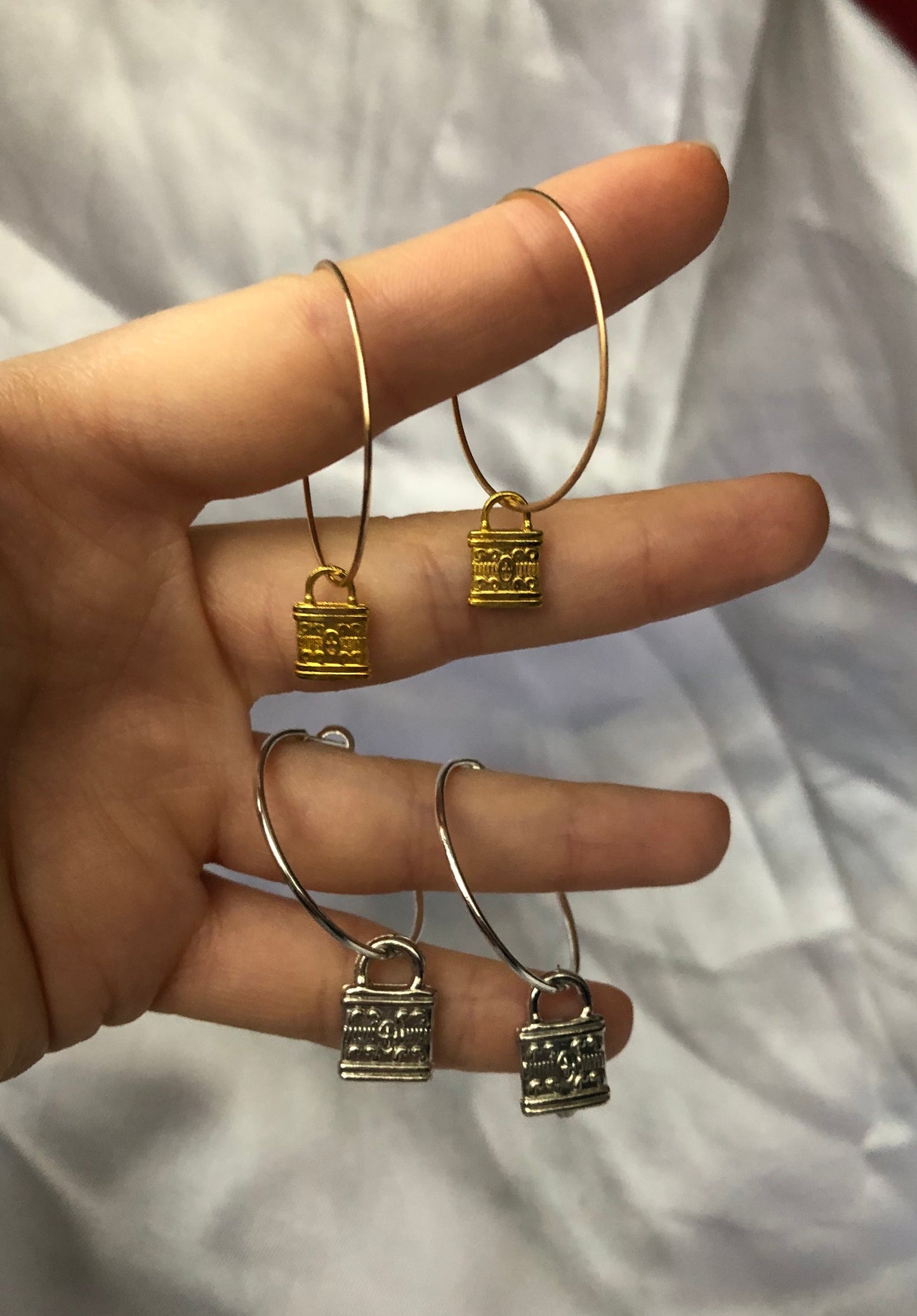 Lock hoops